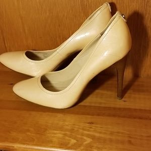 Calvin Klein Whinnie 2 Pumps Cream color sz 6